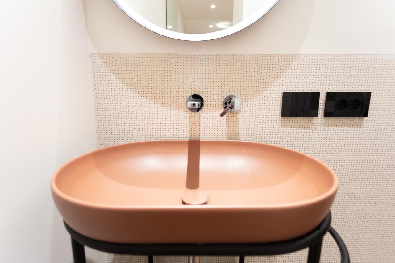 Sant'Ambrogio Apartments, Reception H24 ミラノ エクステリア 写真